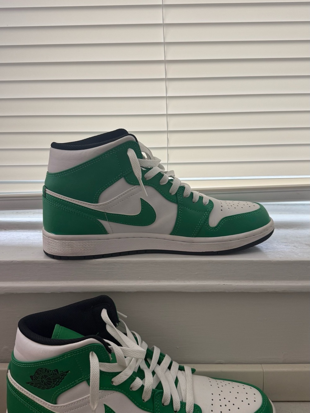 Nike Mid-Top Sneakers - White & Green